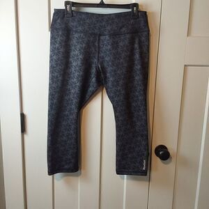 Reebok capris Sz L 